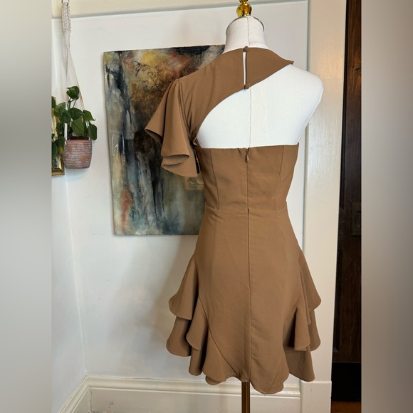 💥Priced to sell💥
J.O.A. Los Angeles Brown dress Size XS - Picture 2 of 8